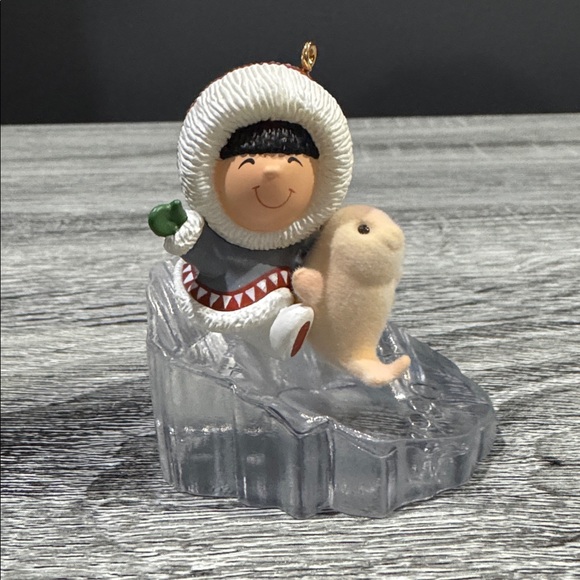 Hallmark | Frosty Friends #11 (1990) - Vintage Collectible Keepsake Ornament - Picture 10 of 17